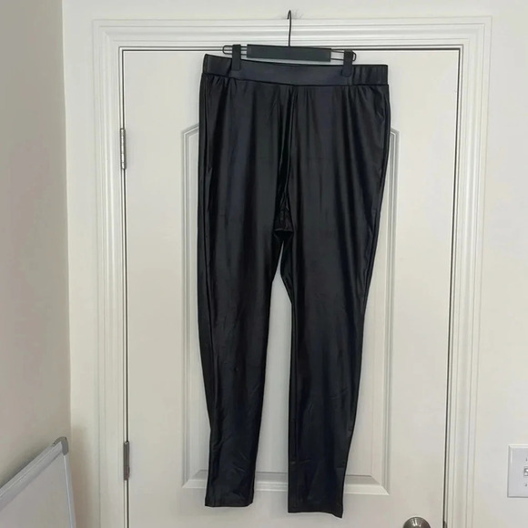 SHEIN CURVE FAUX LEATHER BLACK PANTS SIZE 1XL - Picture 1 of 4